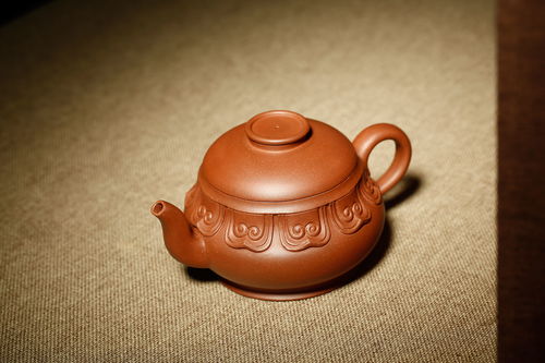 以樽入壺,如意紋飾加以點(diǎn)綴,寓意美好,匠心獨(dú)具